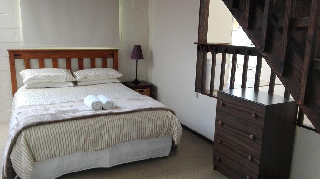 קאיטאיה Waters Edge B&B חדר תמונה