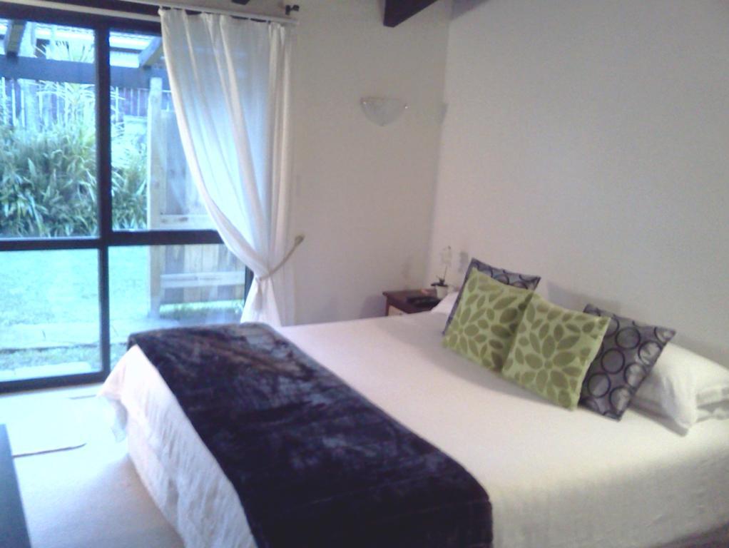 קאיטאיה Waters Edge B&B חדר תמונה