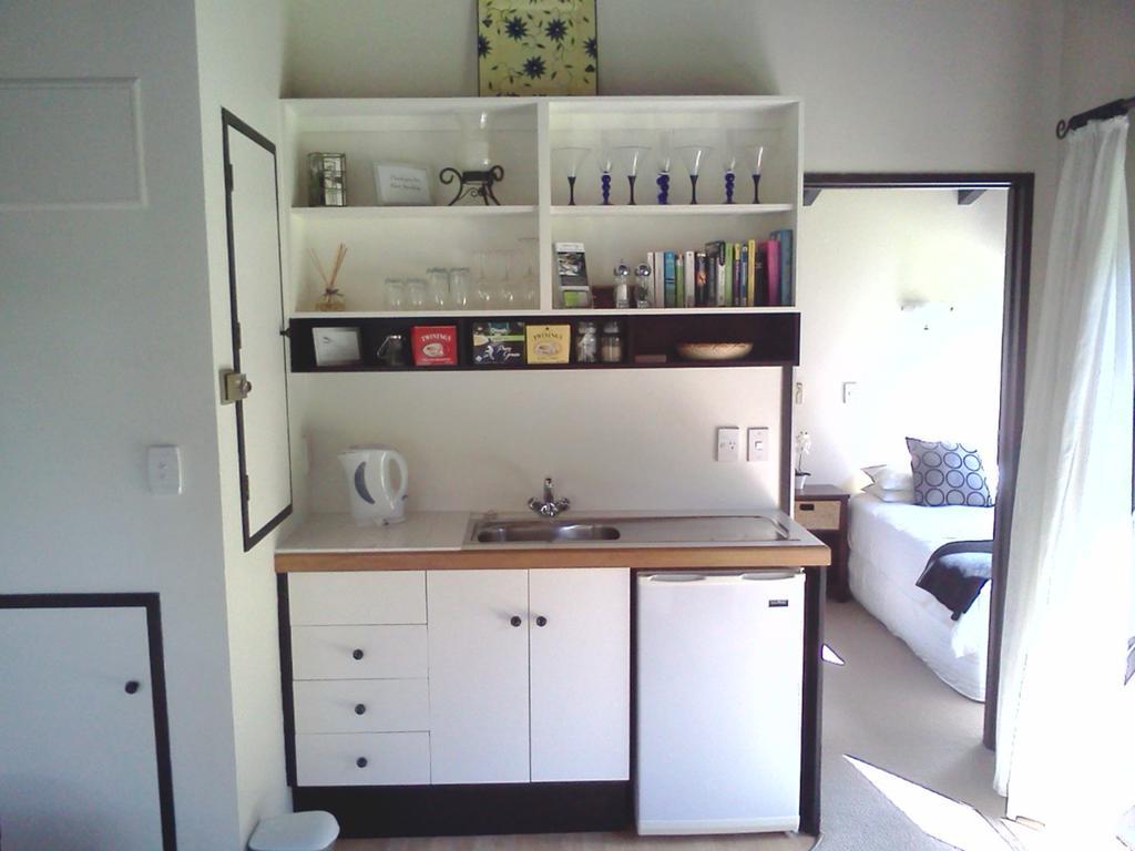 קאיטאיה Waters Edge B&B חדר תמונה