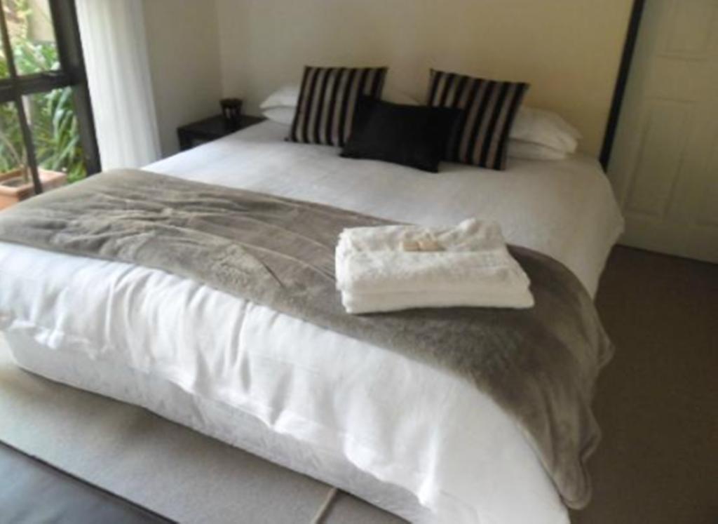 קאיטאיה Waters Edge B&B חדר תמונה